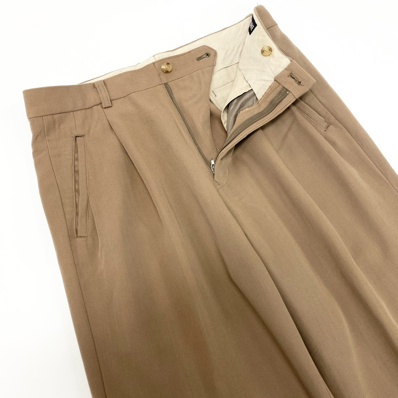 21k14 ISSEY MIYAKE イッセイミヤケ スラックスパンツ ボトムス ウール100％ 日本製 ME13-FF004 Lサイズ ベージュ メンズu02t