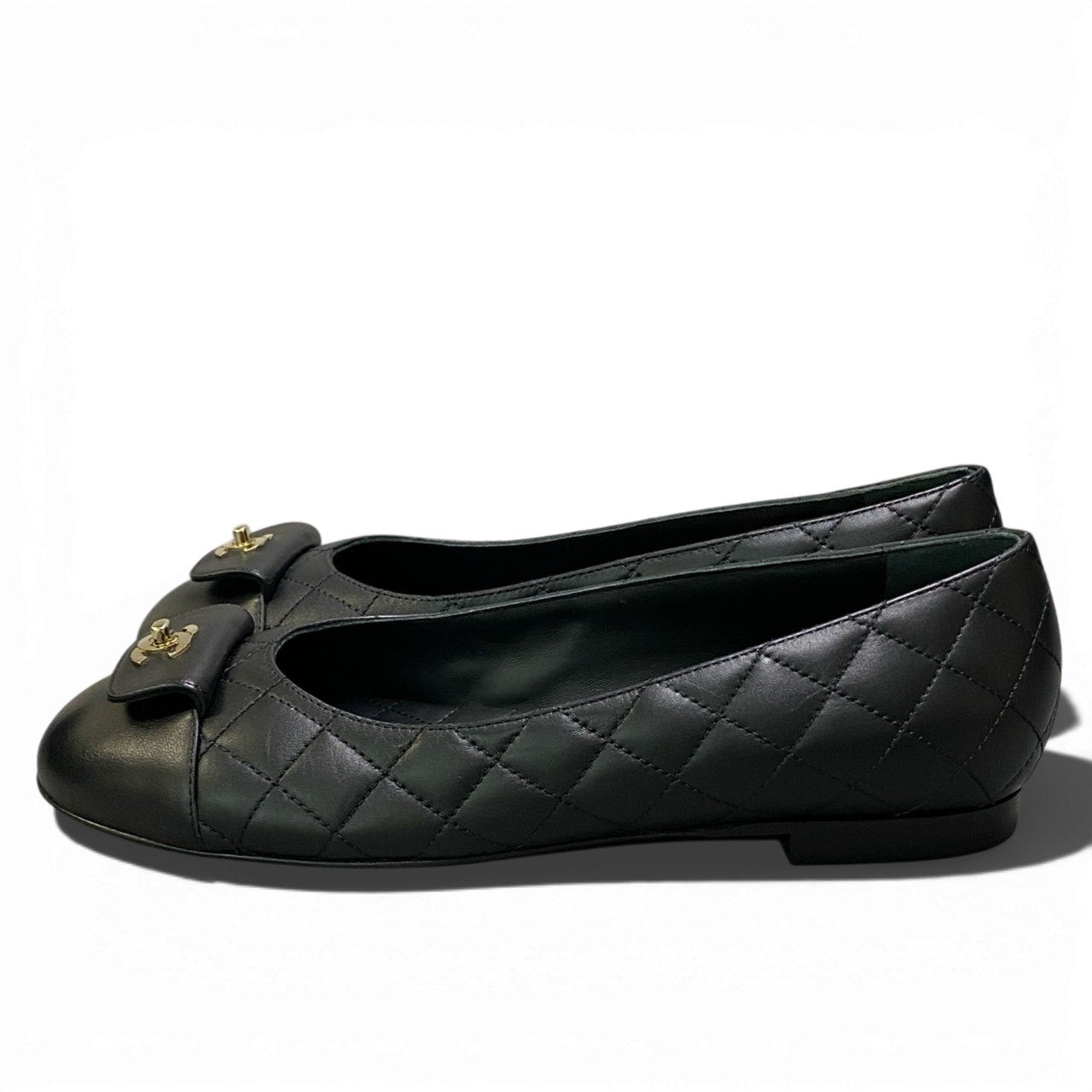 b13《極美品》 CHANEL シャネル 2024 COCOマーク パンプス マトラッセ ターンロック G45879 38 ブラック レザー レディースta1