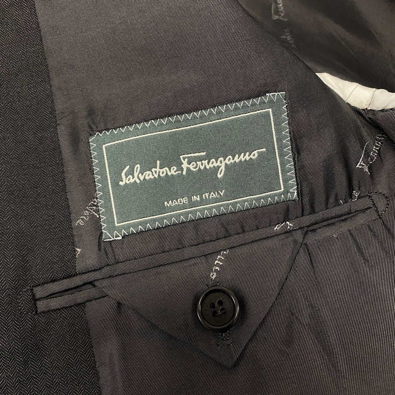 17k9 Salvatore Ferragamo サルヴァトーレ フェラガモ イタリア製 セットアップ スーツ ビジネス フォーマル ジャケット パンツ 48 ダークグレー ウール メンズo07t