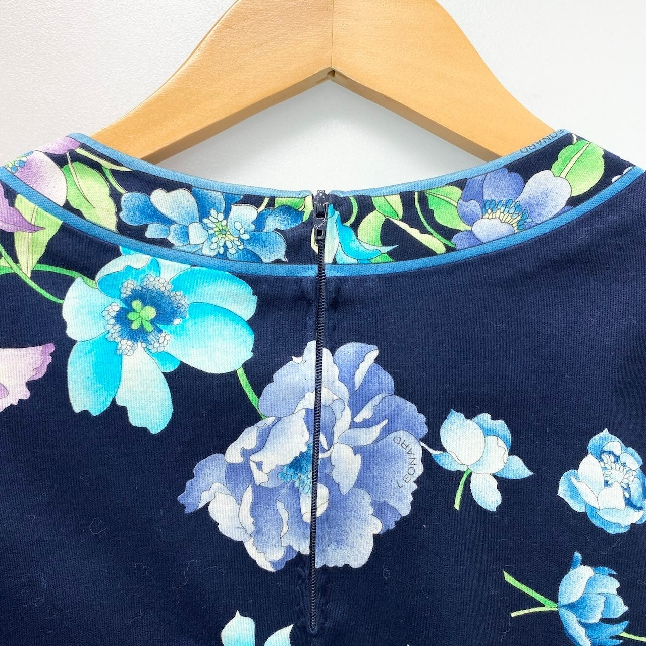 2c29 LEONARD FASHION レオナール 半袖Tシャツ カットソー 美しい花柄プリント レディース 女性服 L ネイビー コットン100％u02t