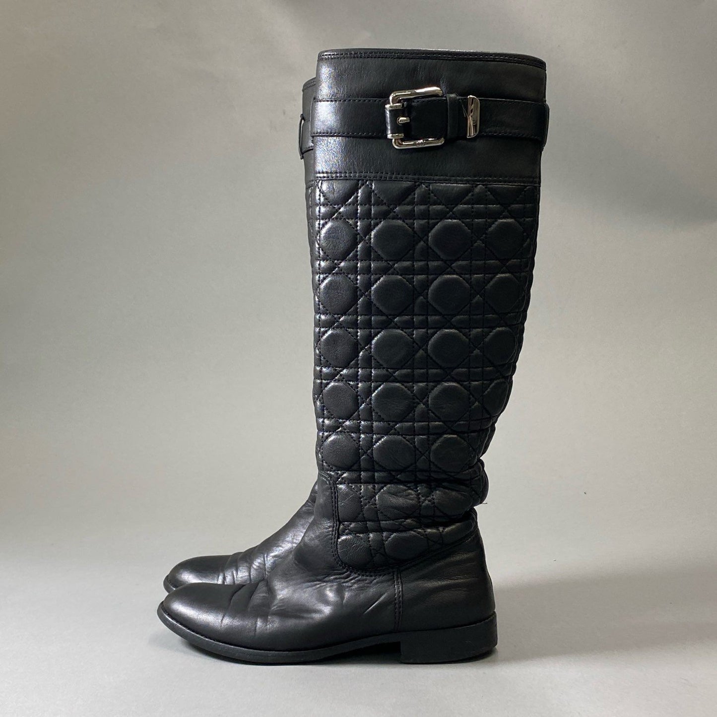 4i30 Dior ディオール Cannage カナージュ ロングブーツ ブーツ キルティング ベルト 37サイズ ブラック シルバー レザー レディース シューズt18r