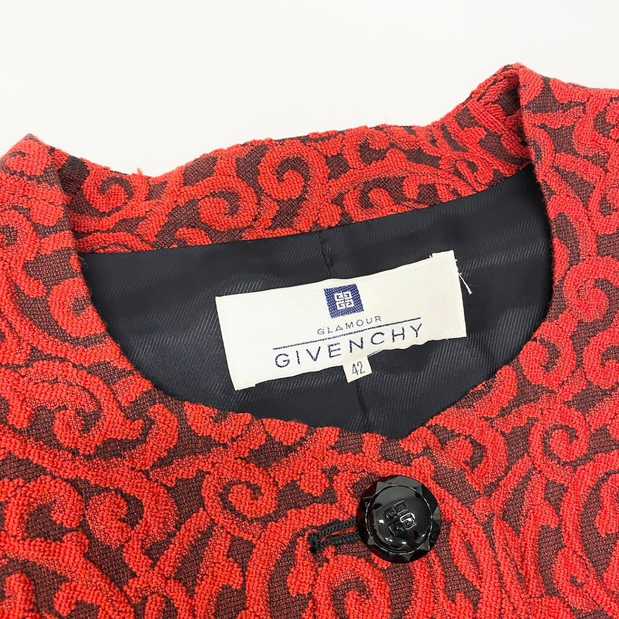 Id23 GIVENCHY ジバンシー ノーカラージャケット ロングジャケット 総柄 立体刺繍 ロゴボタン サイズ42 レッド レディース 女性用u02t