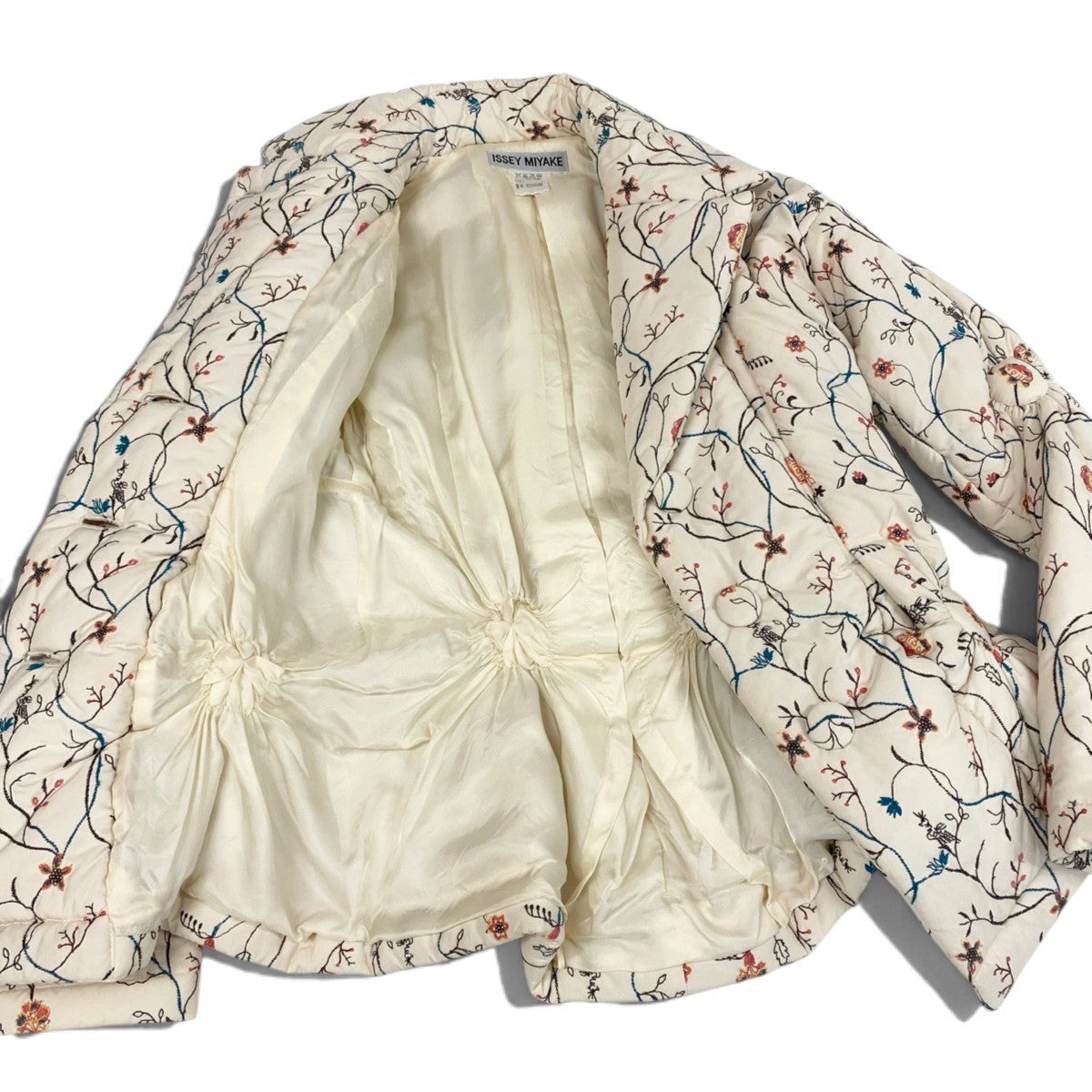 81j6 ISSEY MIYAKE イッセイミヤケ 20003年AW ランウェイ着 アーカイブ 総刺繍ジャケット 2 アイボリー Archive Embroidered Jackett18r