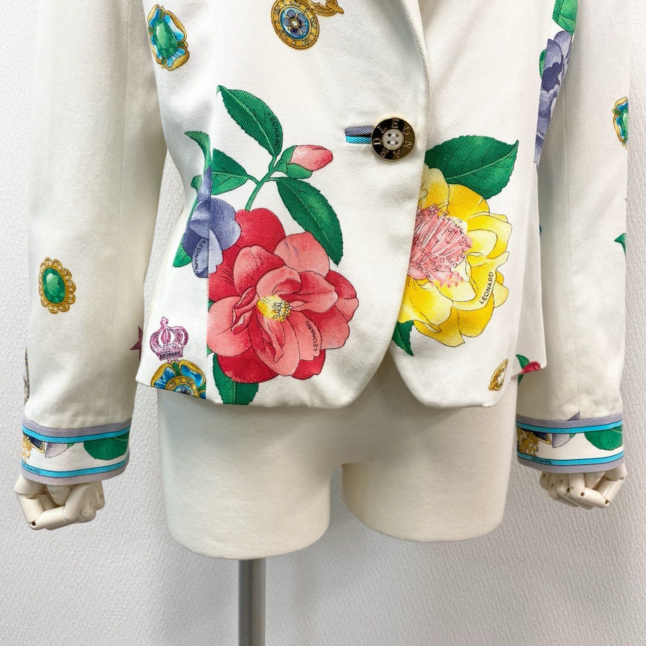 59k1 LEONARD FASHION レオナール ファッション 花柄プリント 金ボタン テーラードジャケット ブレザー 日本製 11AR Lサイズ相当 ホワイト コットン レディースo07t