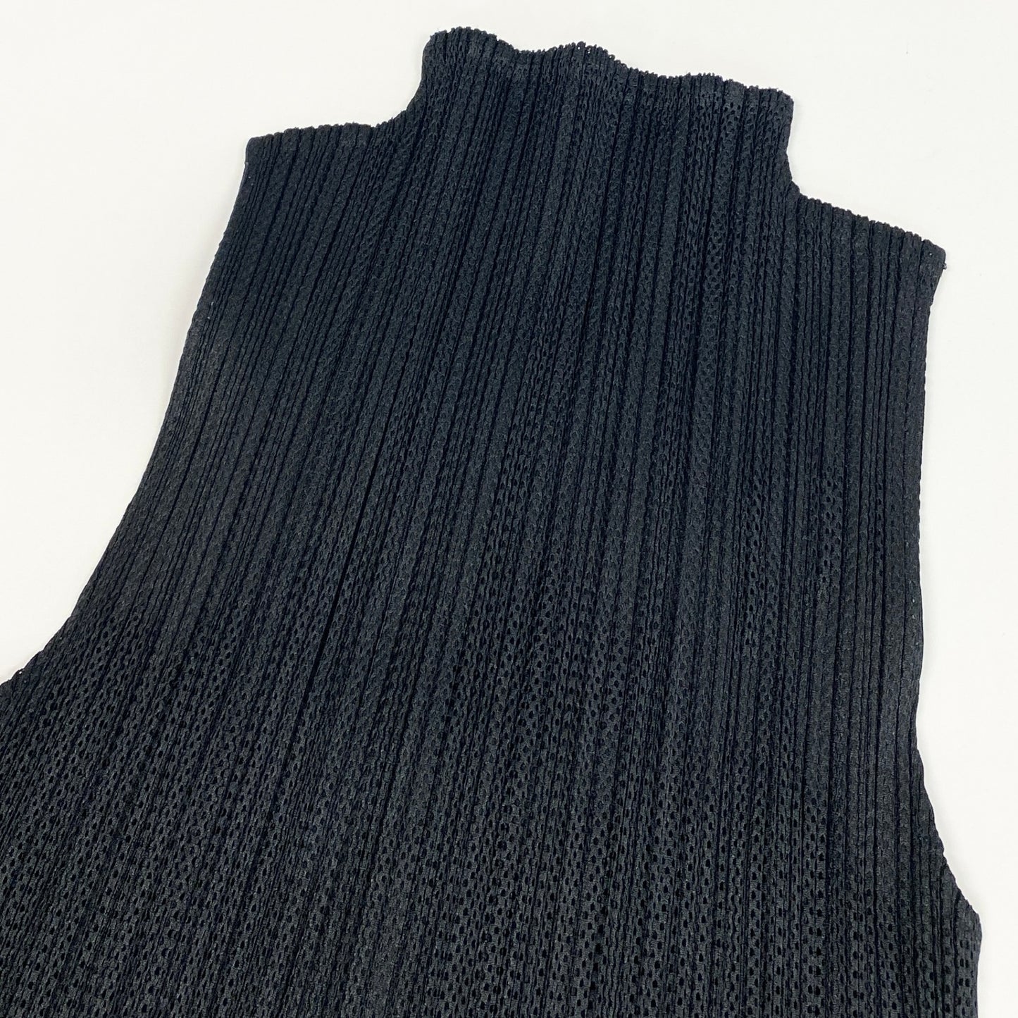 29k6《美品》 PLEATS PLEASE プリーツプリーズ 二重構造 メッシュ ノースリーブトップ PP14-JK672 3 ブラック ISSEY MIYAKE イッセイミヤケ タンクトップt18r