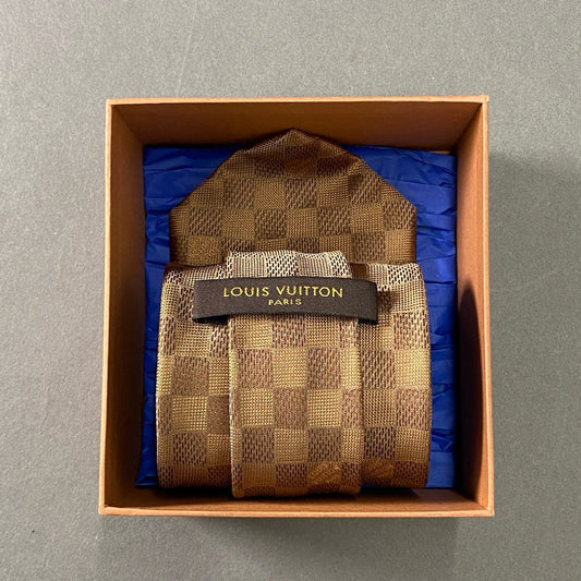 h2 《美品》 LOUIS VUITTON ルイヴィトン シルクネクタイ ダミエ ロゴ入り ブラウン シルク100％ メンズ フォーマル ドレス