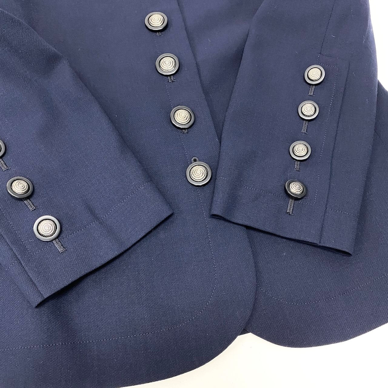33f15 YVES SAINT LAURENT イヴサンローラン ノーカラージャケット 装飾ボタン サイズＭ ネイビー ウール100％ レディース 女性用u02t