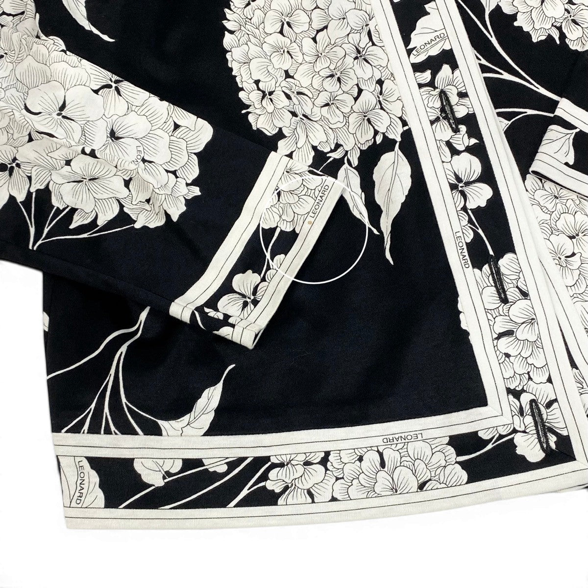 9f5 LEONARD FASHION レオナール ノーカラージャケット 薄手 花柄プリント クリアボタン サイズM ブラック ホワイト コットン100％ レディース 女性服u02t