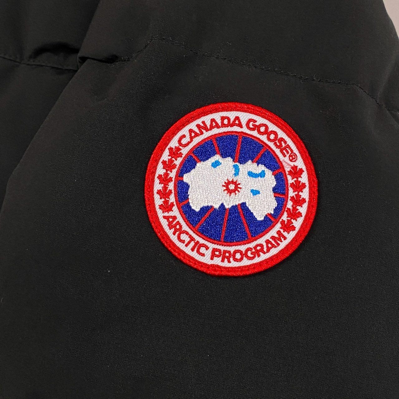 33L4【美品】CANADA GOOSE カナダグース エモリーパーカー ダウンジャケット  ファーフード アウター 2580MA Sサイズ ブラック メンズu02t