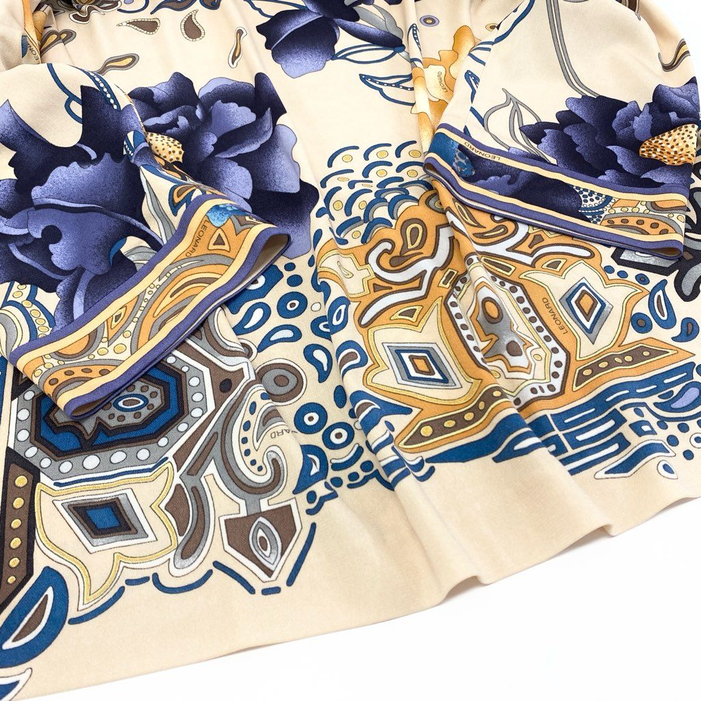 59L15 【美品】LEONARD レオナール チュニック ロングスリーブカットソー Vネック カンカン素材 総柄 トップス 40サイズ ベージュ系 レディースo07t