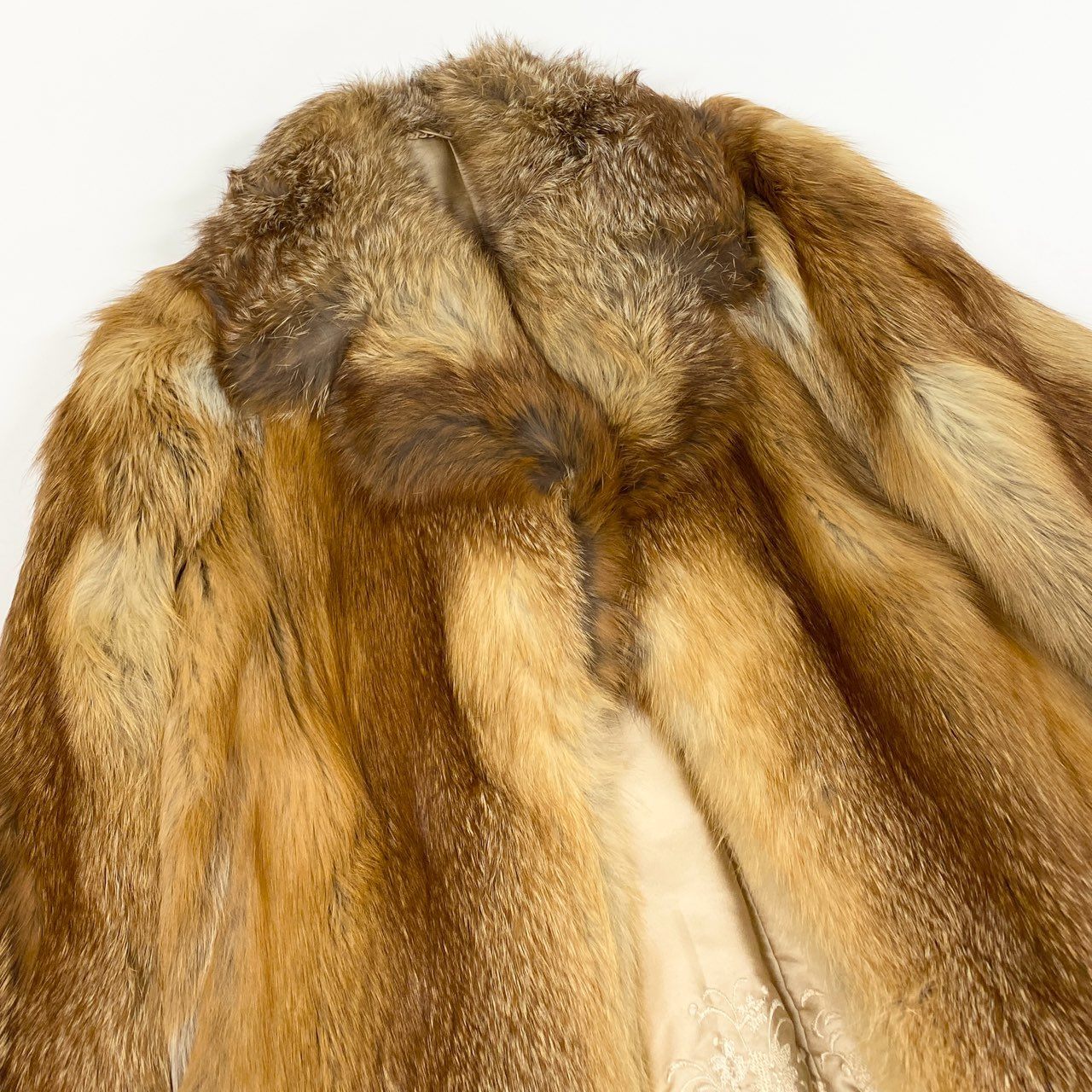 60b3 レッドフォックス ファーコート サイズF 茶系 本毛皮 Red Fox Fur Coat 裏地豪華刺繍t18r