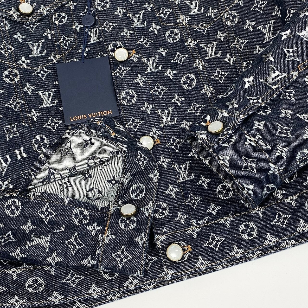 Id2 《未使用品》 LOUIS VUITTON ルイヴィトン 24AW モノグラム ジャガードデニムジャケット Monogram Jacquard Denim Jacket サイズ52 インディゴブルー タグ付t18r