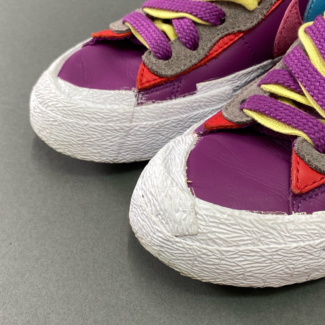 1l3 NIKE ナイキ × SACAI サカイ × KAWS カウズ BLAZER LOW ブレーザー ロゥ スニーカー DM7901-500 22.5cm パープル