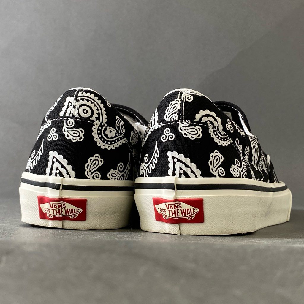 9h4 VANS ヴァンズ バンズ CLASSIC SLIP-ON クラシックスリッポン ローカットスニーカー ペイズリー柄 シューズ 28cm ブラック ホワイト