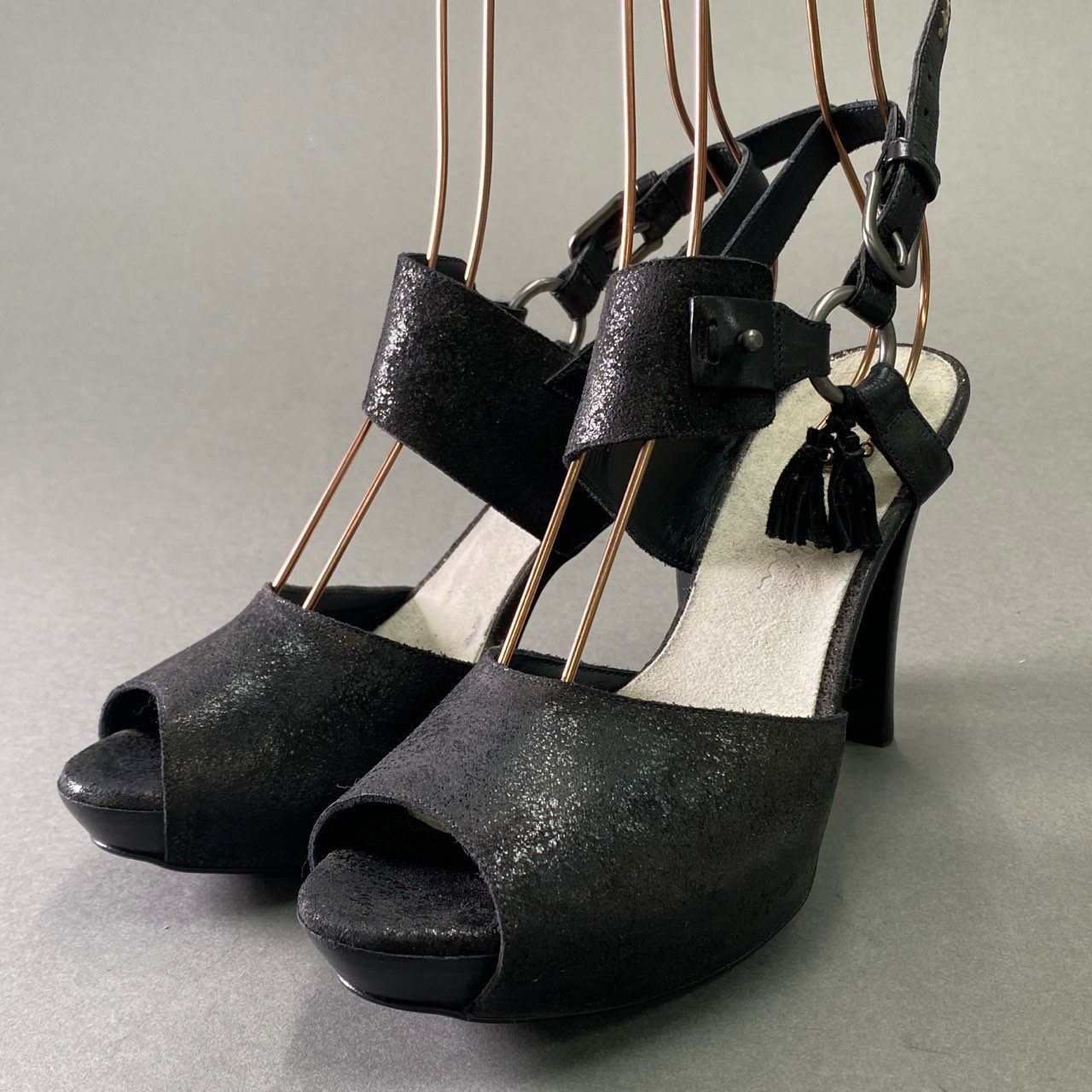 4d16 定価￥85.800 HENRY BEGUELIN ヘンリーべグリン SUEDE BAGBATO NERO スエード 濡れ加工 サンダル 37 1/2 ブラック レザー タッセル シューズ 夏