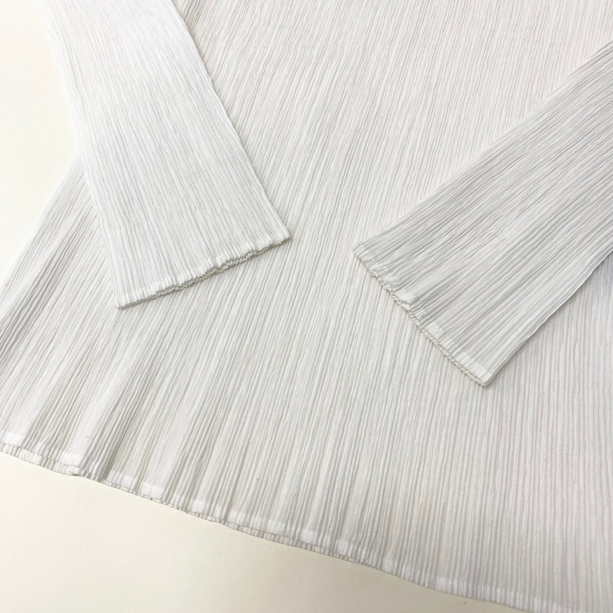 Af24 ISSEY MIYAKE イッセイミヤケ タートルネック カットソー プリーツ トップス IM82-FJ907 サイズM ホワイト ポリエステル100％ レディースo07t