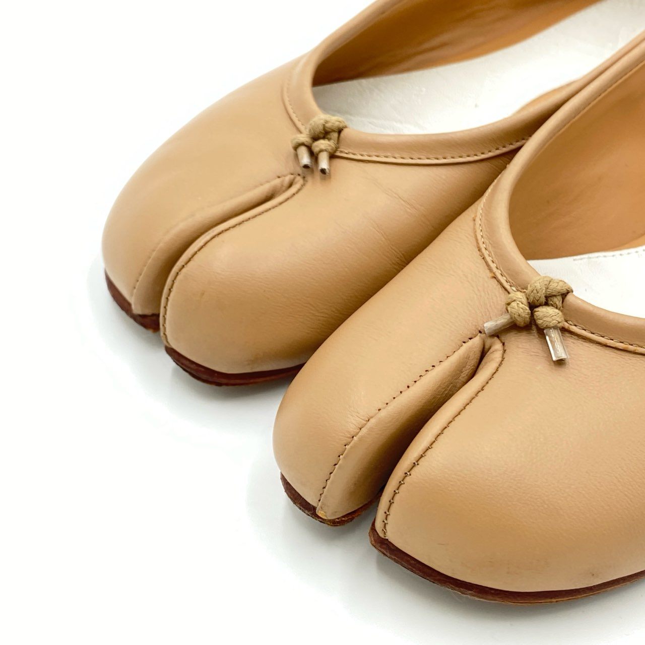 2h3《美品》 Maison Margiela メゾンマルジェラ 足袋 タビ バレリーナ バレエシューズ 35 ベージュ レザー フラット 女性靴t18r