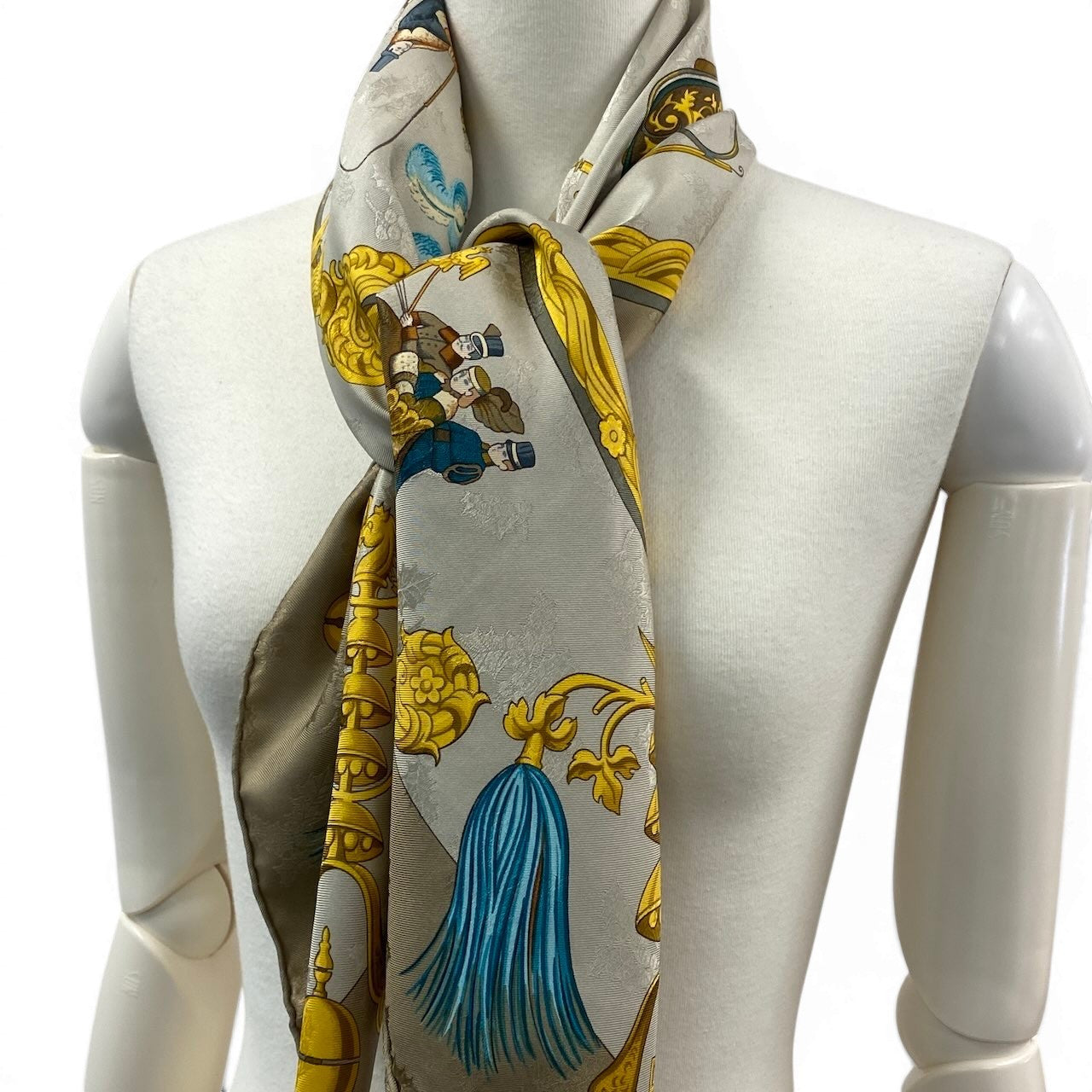 e8 《美品》 HERMES エルメス カレ90 羽飾りと鈴 スカーフ Carre 90 Plumes et Grelots ベージュ Silk 100％t18r