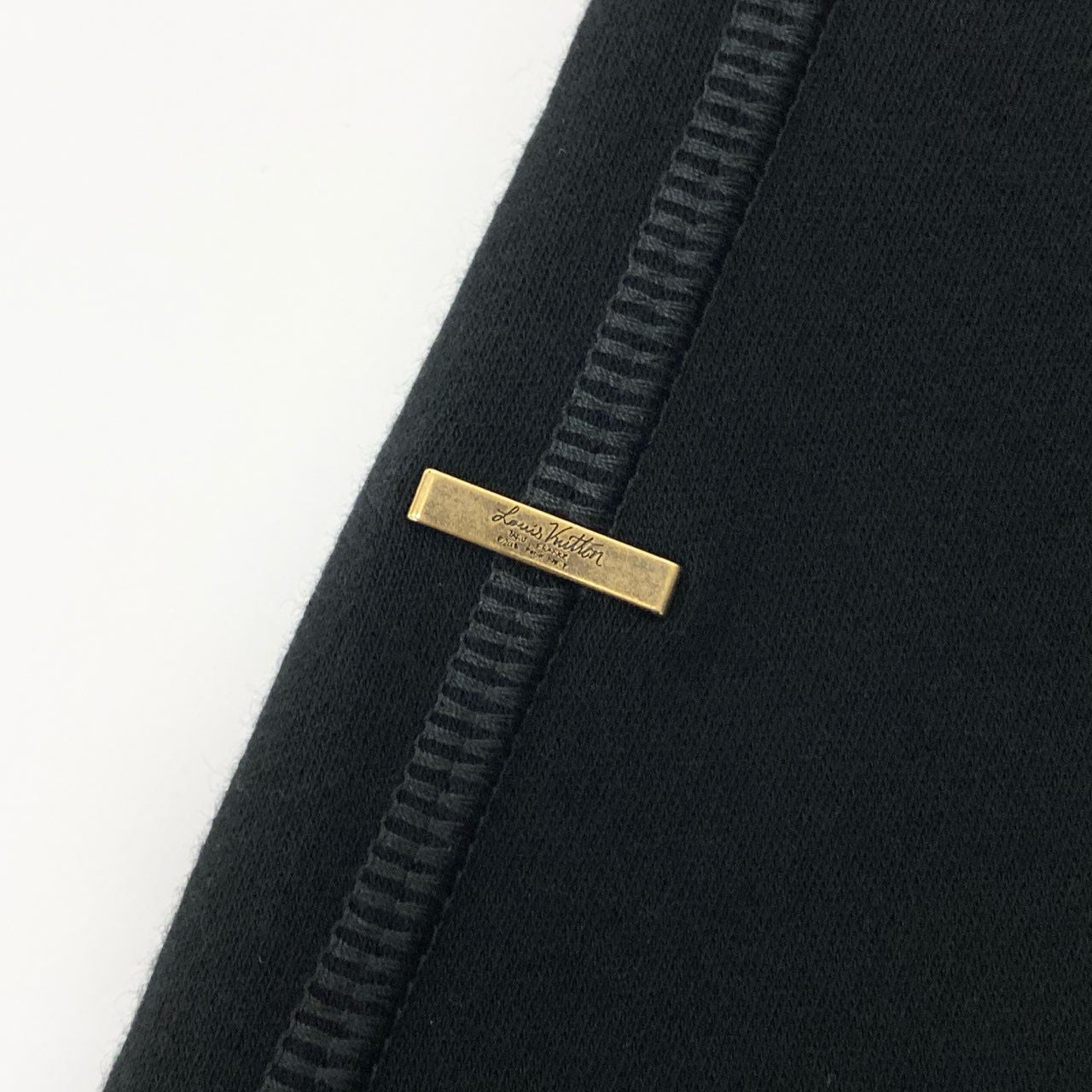 48a19 LOUIS VUITTON ルイヴィトン 2024SS ロゴラベル付き スウェットパンツ ショートパンツ ショーツ サイズL ブラック メンズk02i