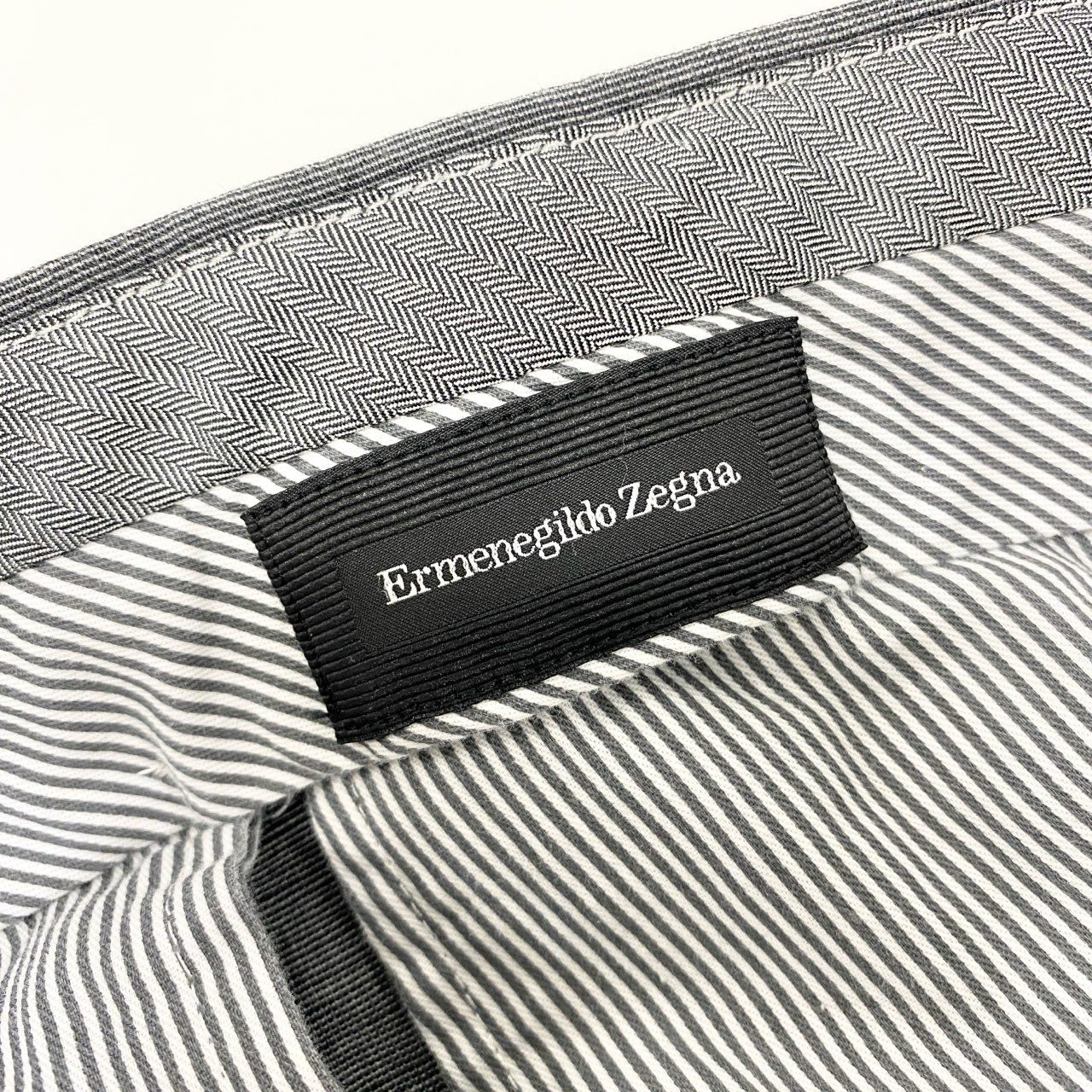 22i16《美品》 Ermenegildo Zegna エルメネジルドゼニア サマースラックス テーパードパンツ ボトムス スリムフィット 44 グレー シルクリネン メンズu02t