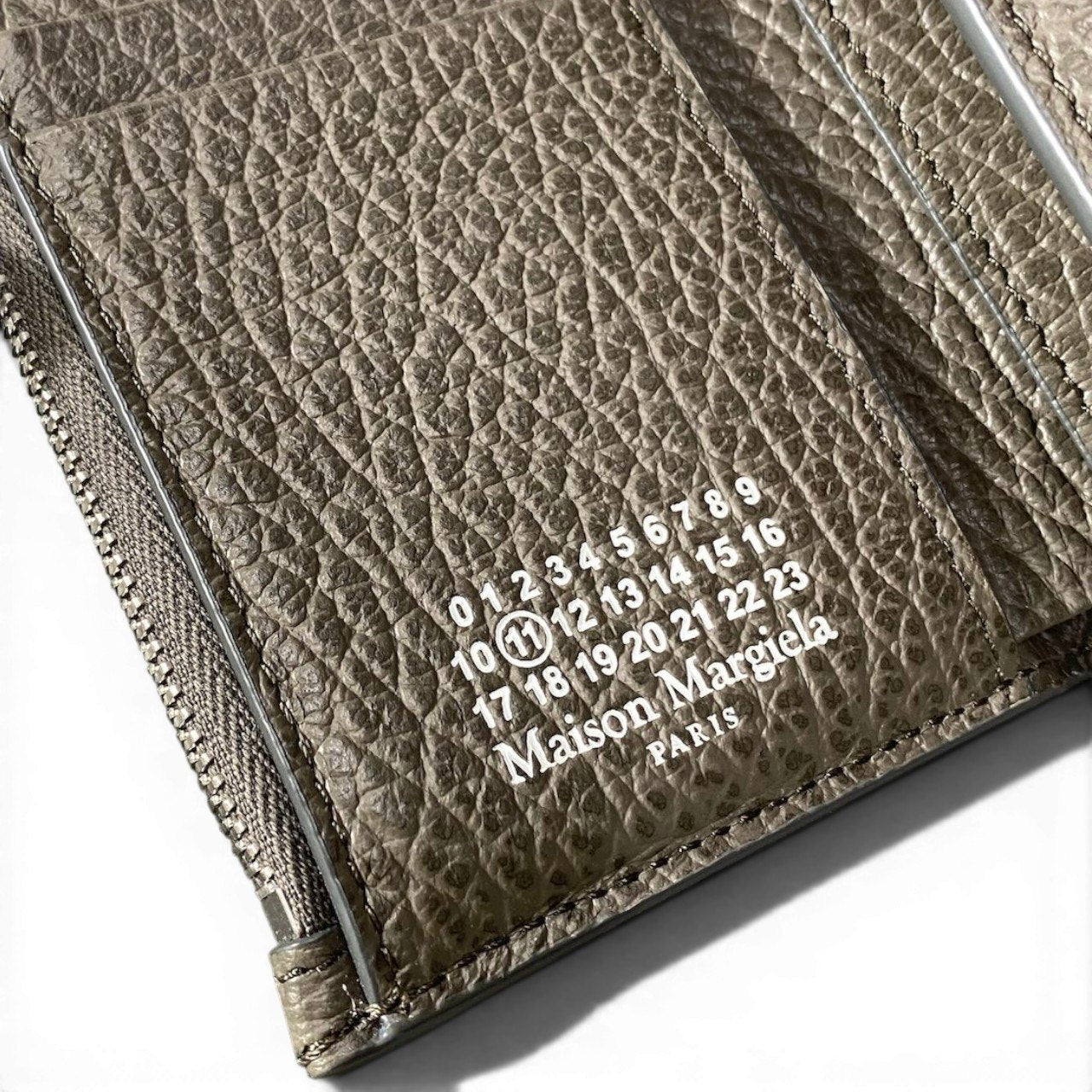g11 《極美品》 Maison Margiela メゾンマルジェラ スリーフォールド ウォレット Try Fold Wallet SA3UI0010 グレー レザーt18r