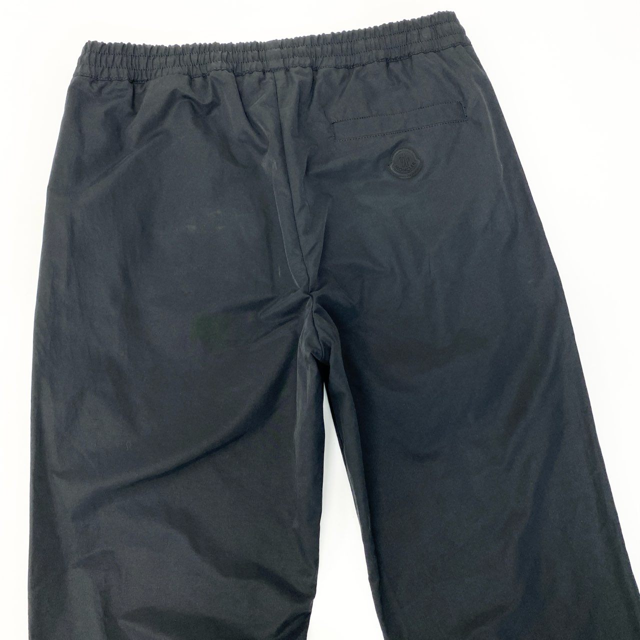 Eb5 MONCLER モンクレール 2023 PANTALONE SPORTIVO ナイロン イージーパンツ トラックパンツ ボトムス ロゴワッペン I20912A00009 48 ブラック コットン ナイロン メンズk02i