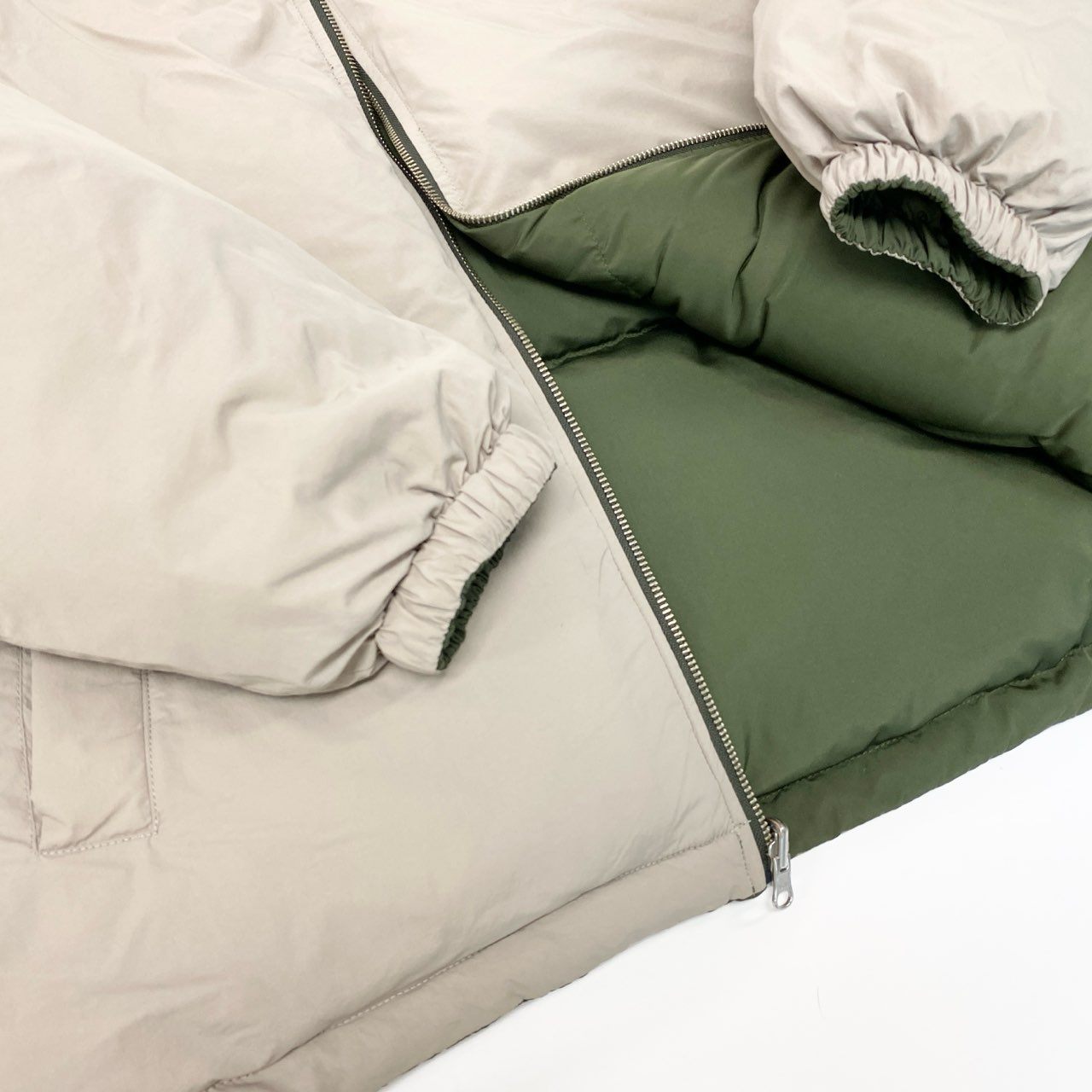 86L5 《美品》 KAOYORINAKAMI カオヨリナカミ KYRN リバーシブル ダウンジャケット サイズL ベージュ グリーン フラワー刺繍デザインt18r