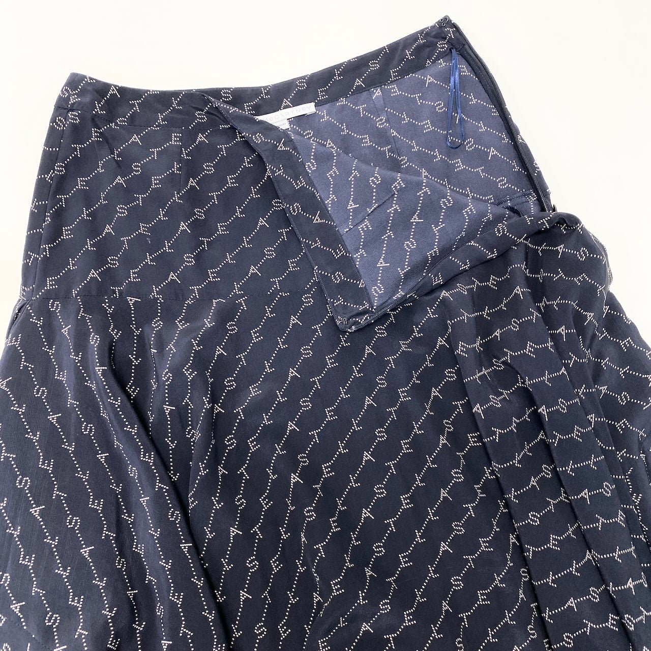If6 STELLA McCARTNEY ステラマッカートニー アシンメトリーデザイン ロゴプリント 変形スカート  サイズ38 ネイビー シルク100％ レディース 女性用u02t