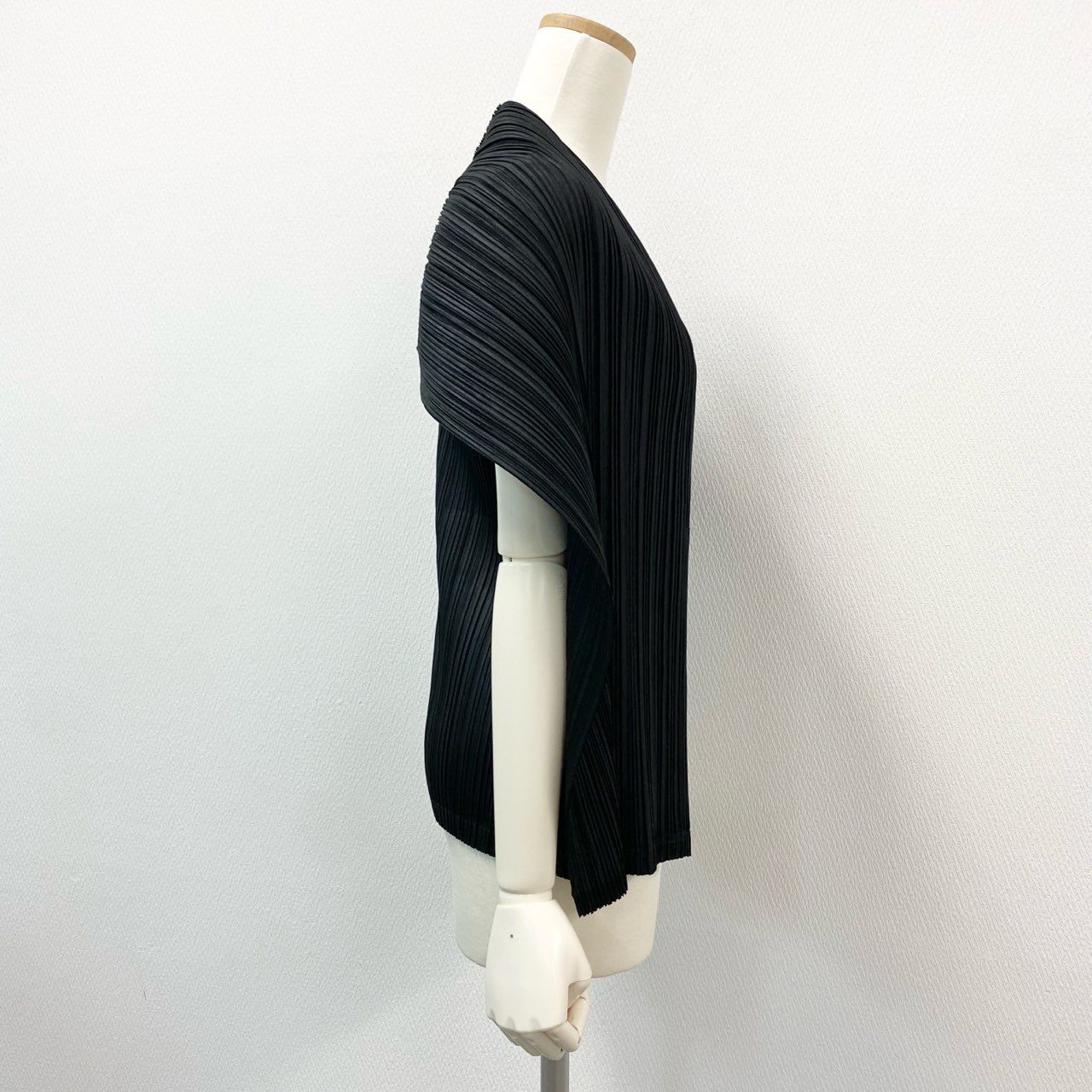 14j10 PLEATS PLEASE プリーツプリーズ フロントオープン ジレ ベスト イッセイミヤケ PP21-JE163 3サイズ ブラック レディースu02t