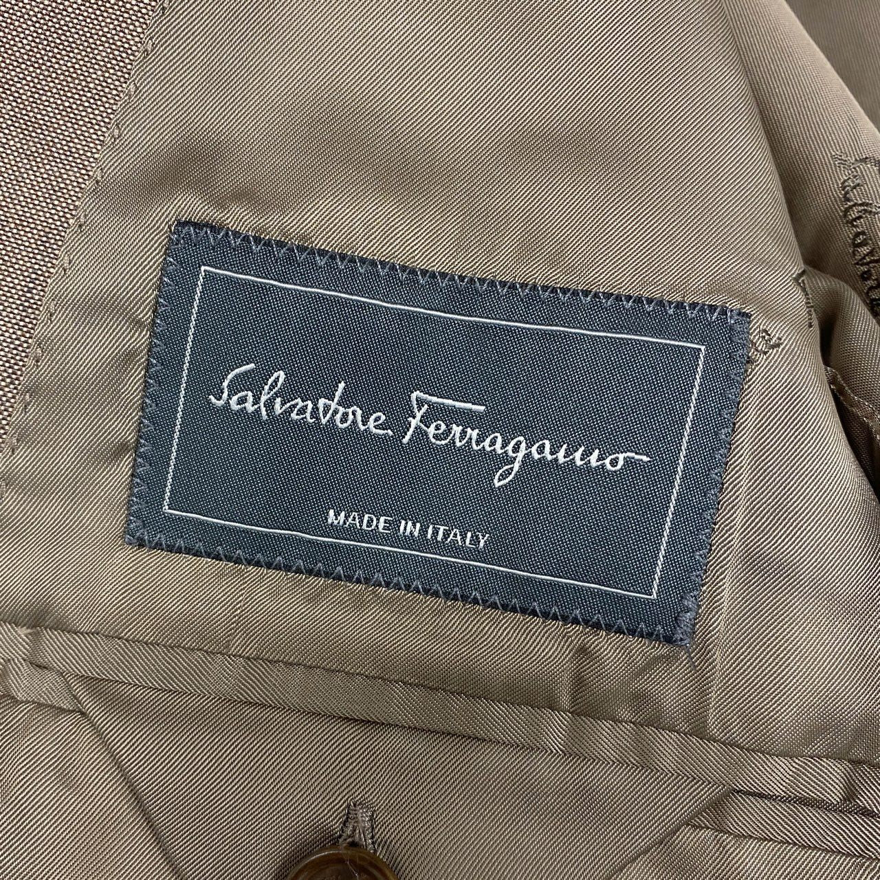 2l16 Salvatore Ferragamo サルヴァトーレ フェラガモ 2B スーツ セットアップ 50 ベージュ イタリア製 ビジネス フォーマル