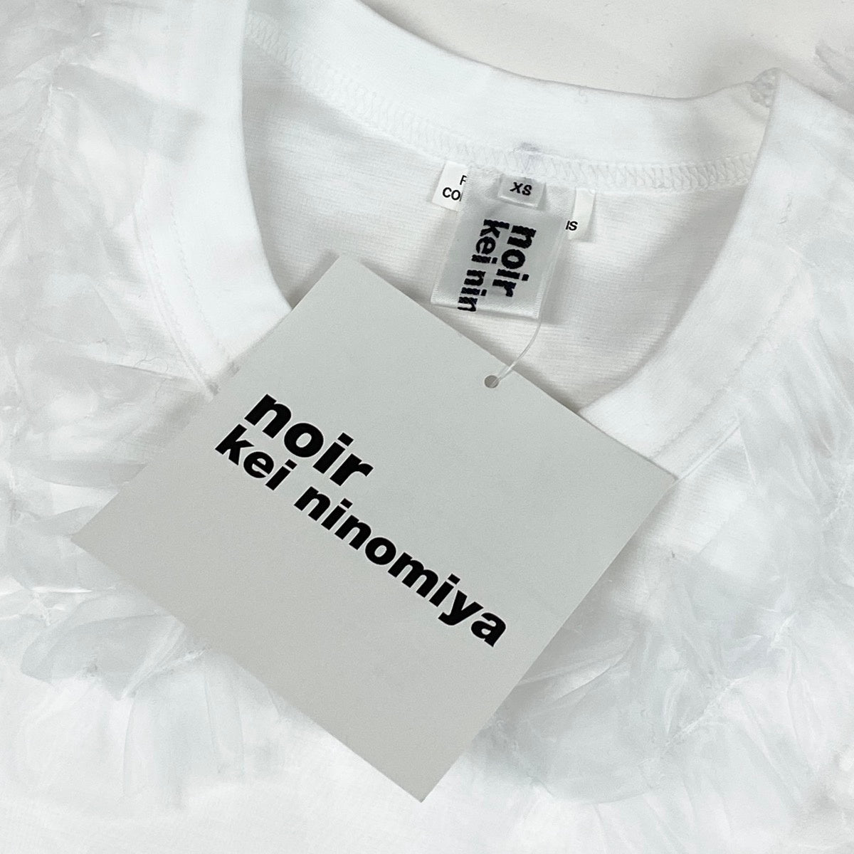 Ag10 【美品タグ付】 COMME des GARCONS コムデギャルソン noir kei ninomiya 2025年 チュールフリルTシャツ サイズXS ホワイト レディースk02i
