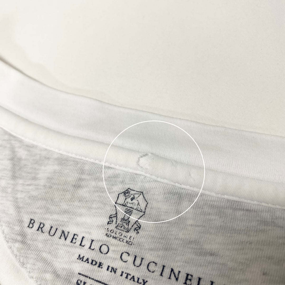 30j27 BRUNELLO CUCINELLI ブルネロクチネリ SLIM FIT Vネックカットソー 半袖Tシャツ ホワイト コットン メンズu02t