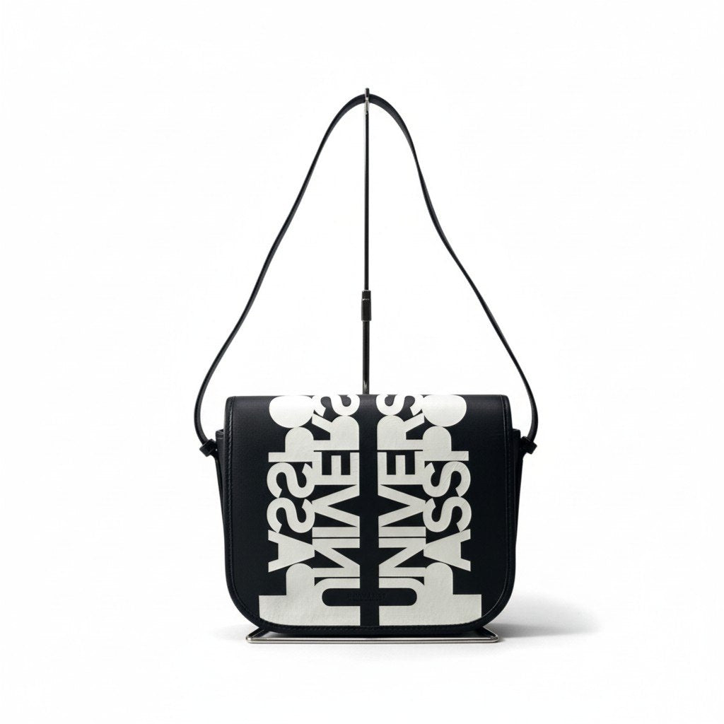 c23 BURBERRY バーバリー ユニバーサルパスポート レザーショルダーバッグ マグネット開閉  メンズ バッグk02i