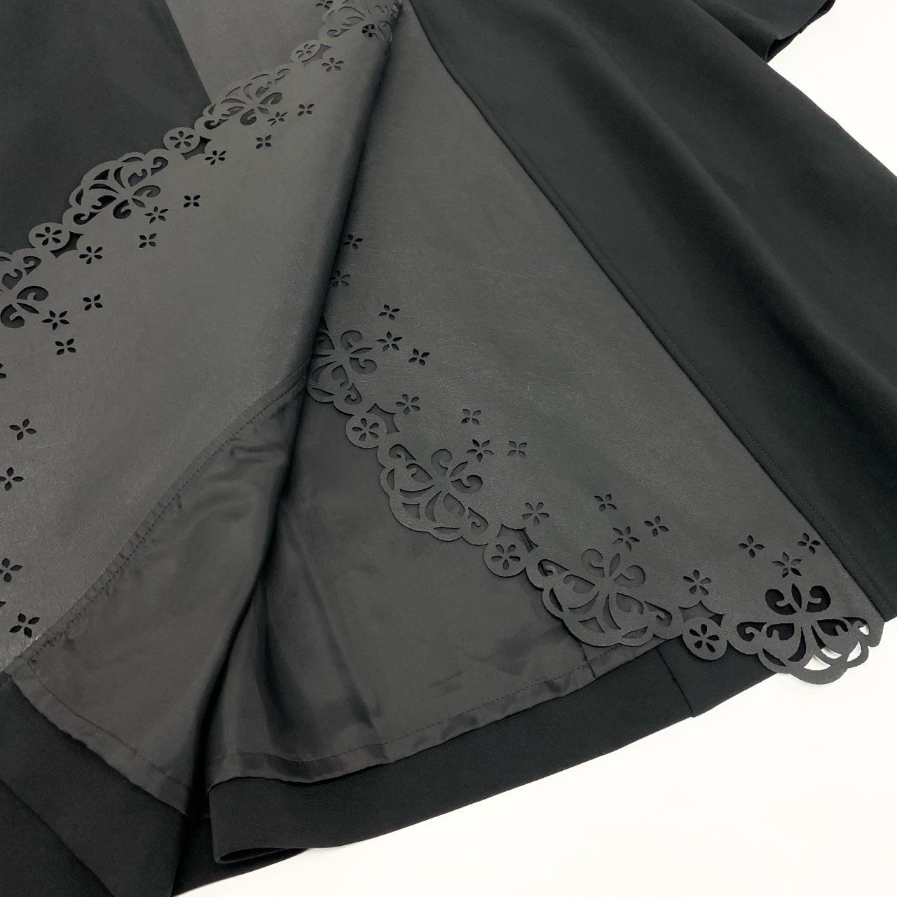 28k29 TOKUKO 1er VOL トクコプルミエヴォル レザー切替 ロングコート フラワーパンチング レザー ストレッチ○ レディース 女性用 9 ブラックu02t