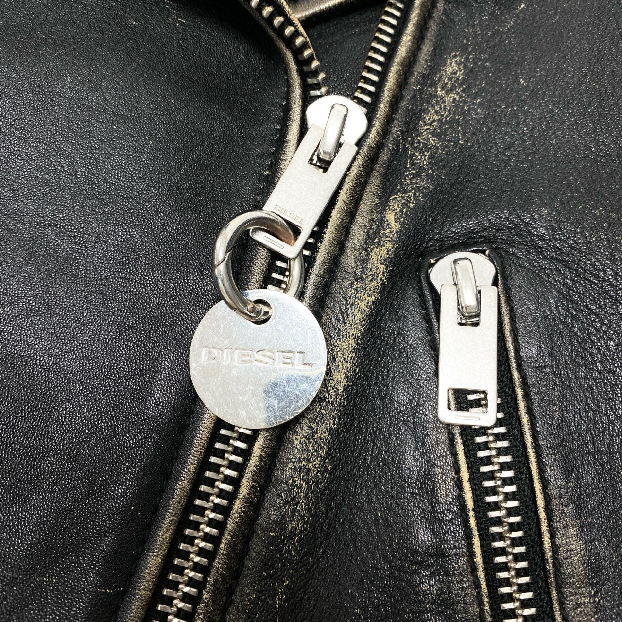 83c3 DIESEL ディーゼル ダブルライダースジャケット レザージャケット ダメージ加工 ペイント ワッペンデザイン XXSサイズ ブラック 羊革 レディース 女性用o07t