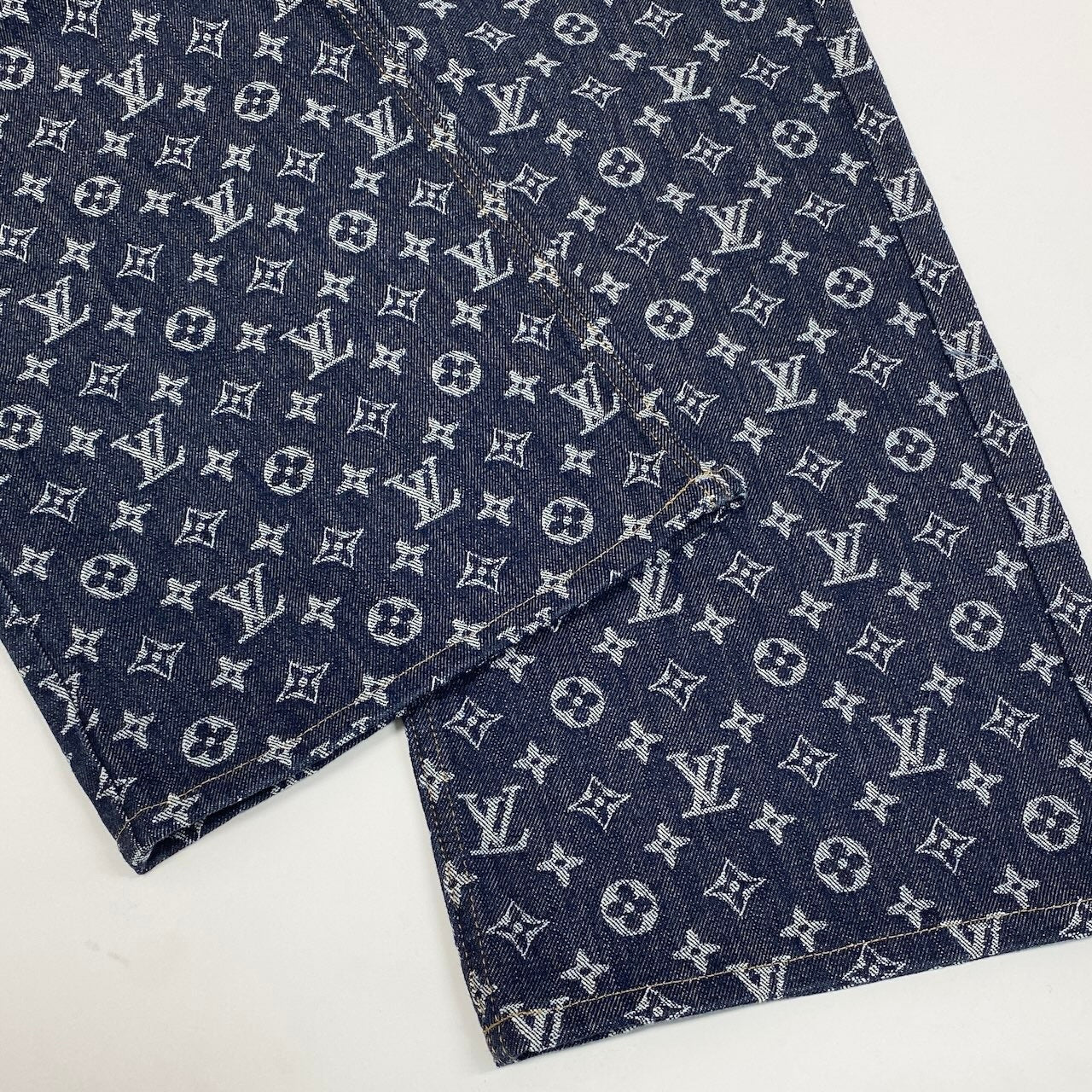 d2 《未使用品》 LOUIS VUITTON ルイヴィトン 24AW モノグラム ジャガード デニムパンツ Monogram Jacquard Denim Pants サイズ34 インディゴブルー タグ付t18r