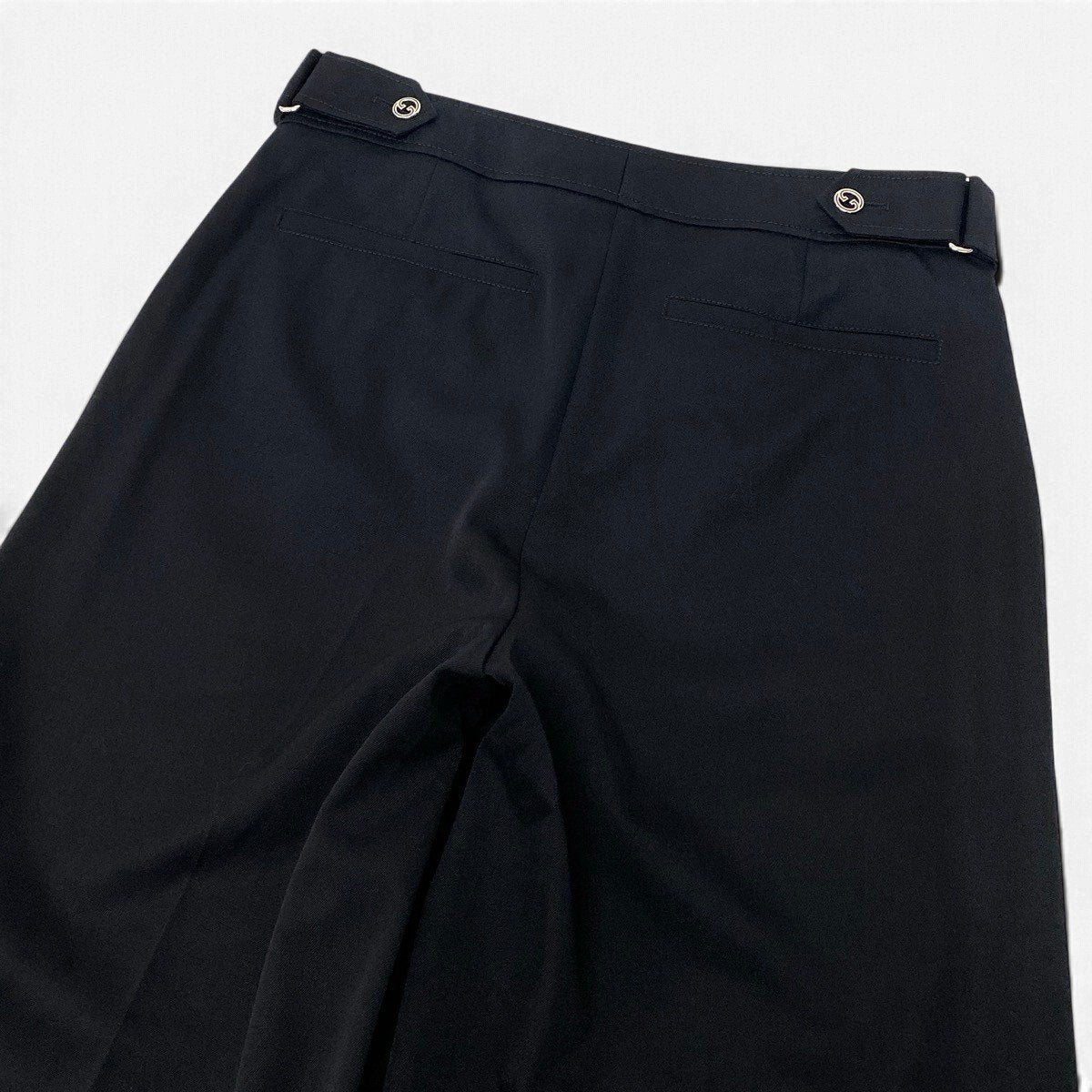 i27 【美品】GUCCI ハーフパンツ スラックス インターロッキングG 36サイズ ブラック レディース 女性用u02t
