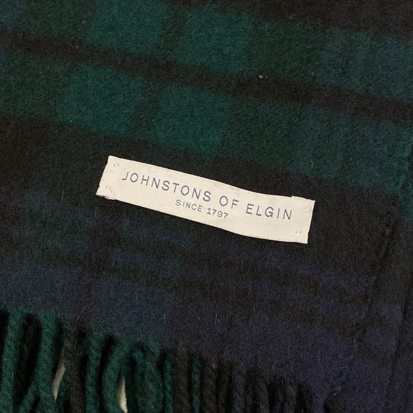 l20《美品》 JOHNSTONS OF ELGIN ジョンストンズオブエルガン ブラックウォッチ 大判マフラー フリンジストール 小物 グリーン系 カシミヤ ユニセックス 男女兼用k02i