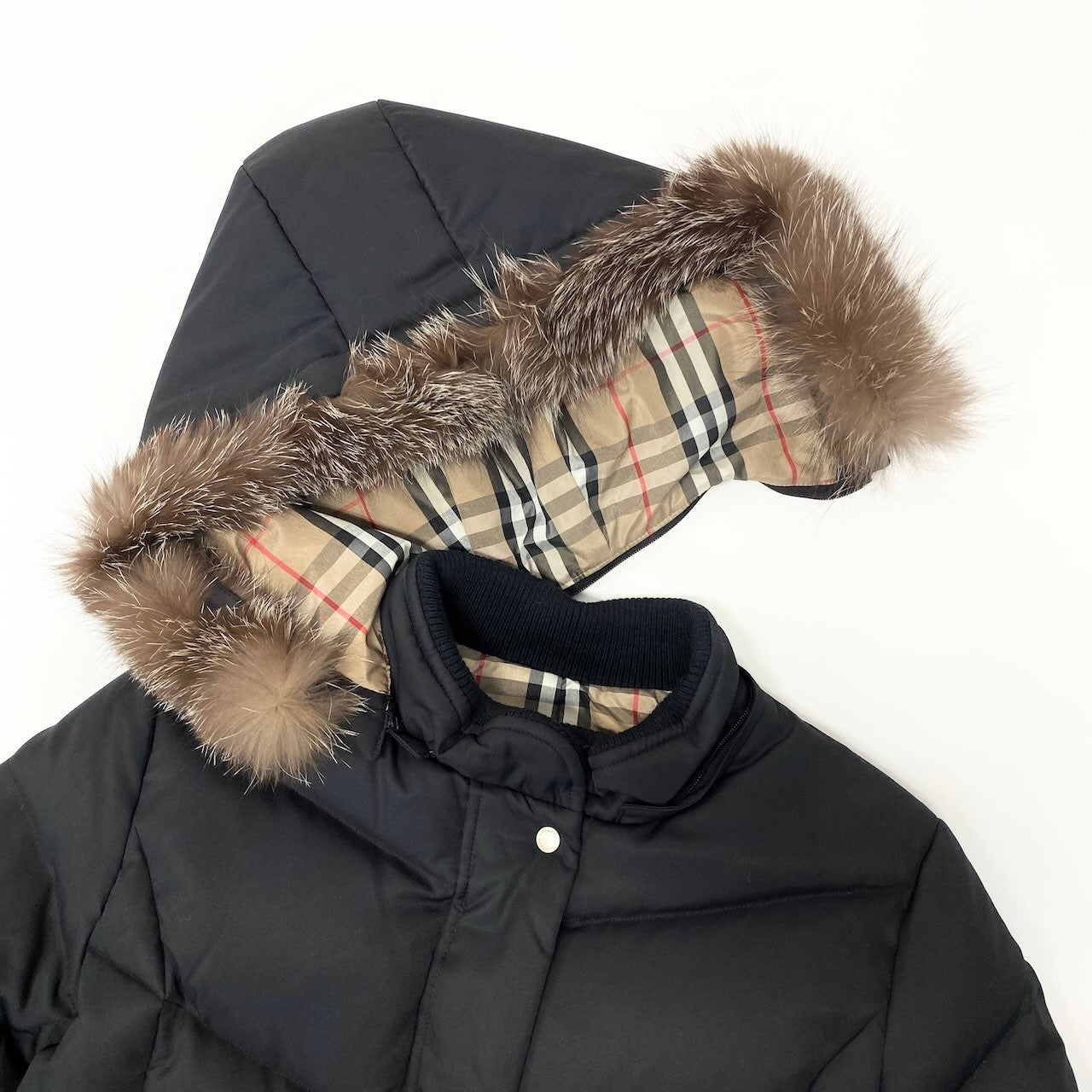 23e7 BURBERRY LONDON バーバリーロンドン ダウンジャケット ジャンパー ノバチェック ブルーフォックス ベアチャーム付 サイズ130A ブラック キッズ 子ども服u02t