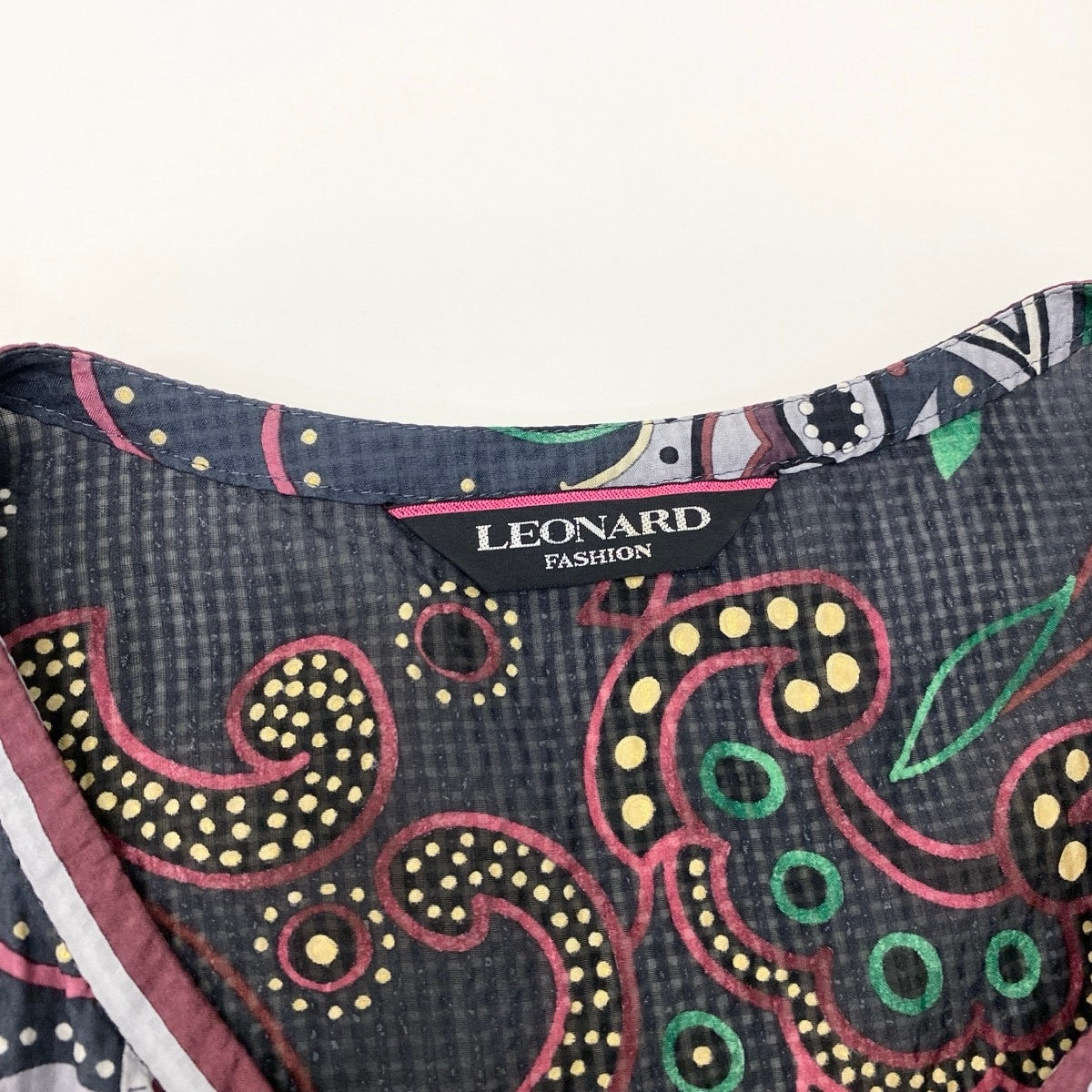 2g18 LEONARD FASHION レオナール ロングスリーブ シアーカーディガン 羽織 美しい花柄プリント ペイズリー柄 サイズ42 グレー シルク100％ レディースu02t