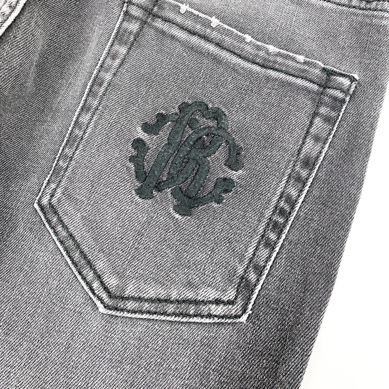 30i30 《美品》roberto cavalli ロベルトカヴァリ デニムパンツ スキニーパンツ ボトム ロゴ刺繍 FSJ203 DN013 32サイズ ダークグレー メンズo07t