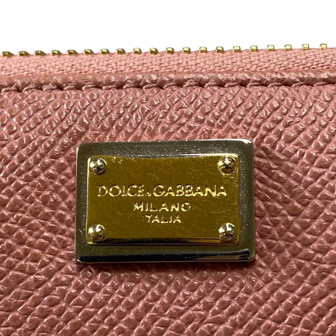 a5 DOLCE&GABBANA ドルチェアンドガッバーナ ラウンドファスナー 長財布 レザー ロゴプレート ピンク レディースk02i