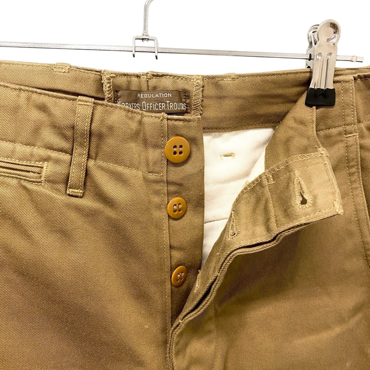 45c6 【極美品】WORKERS ワーカーズ オフィシャルトラウザーズ チノパン ボトムパンツ 28サイズ ベージュ コットン100％ メンズ 男性用u02t