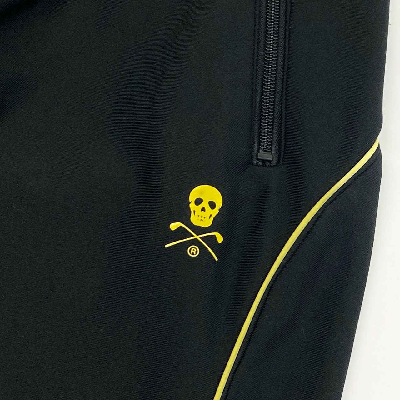 31i8 MARK&LONA マークアンドロナ Flexer Energy Tech Pants スカルプリント ジャージパンツ ボトムス ゴルフウェア ロゴプリント MLM-1C-AT12 44 ブラック イエロー メンズo07t