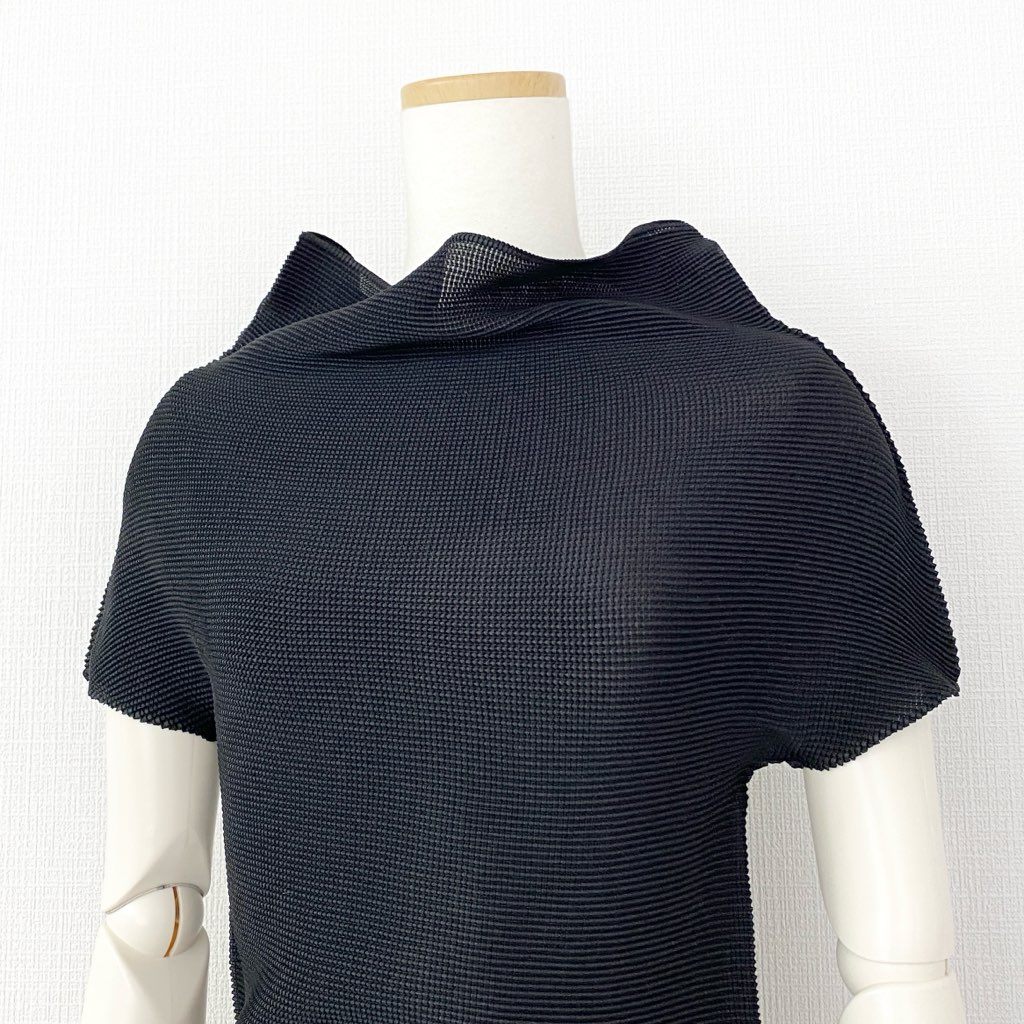 49d5 《美品》 me by ISSEY MIYAKE ミーバイ イッセイミヤケ PLEATS プリーツカットソー F ブラック ストレッチ MI21FJ416