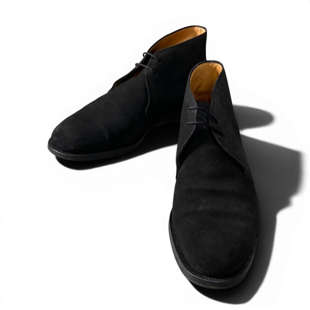 2f10【美品】 CROCKETT & JONES クロケットアンドジョーンズ CHERTSEY チャートシー プレーントゥ チャッカブーツ スウェードレザー シューズ サイズ9 ブラック メンズ 紳士靴u02t