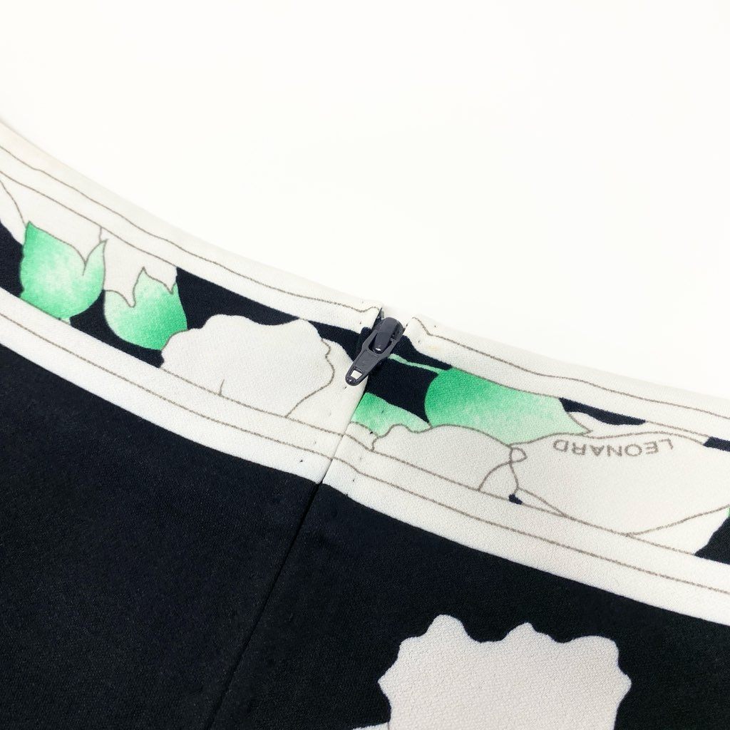 40l25 LEONARD レオナール カンカン素材ロングワンピース 7分袖 美しい花柄プリント 40 ブラック ホワイト レディースu02t