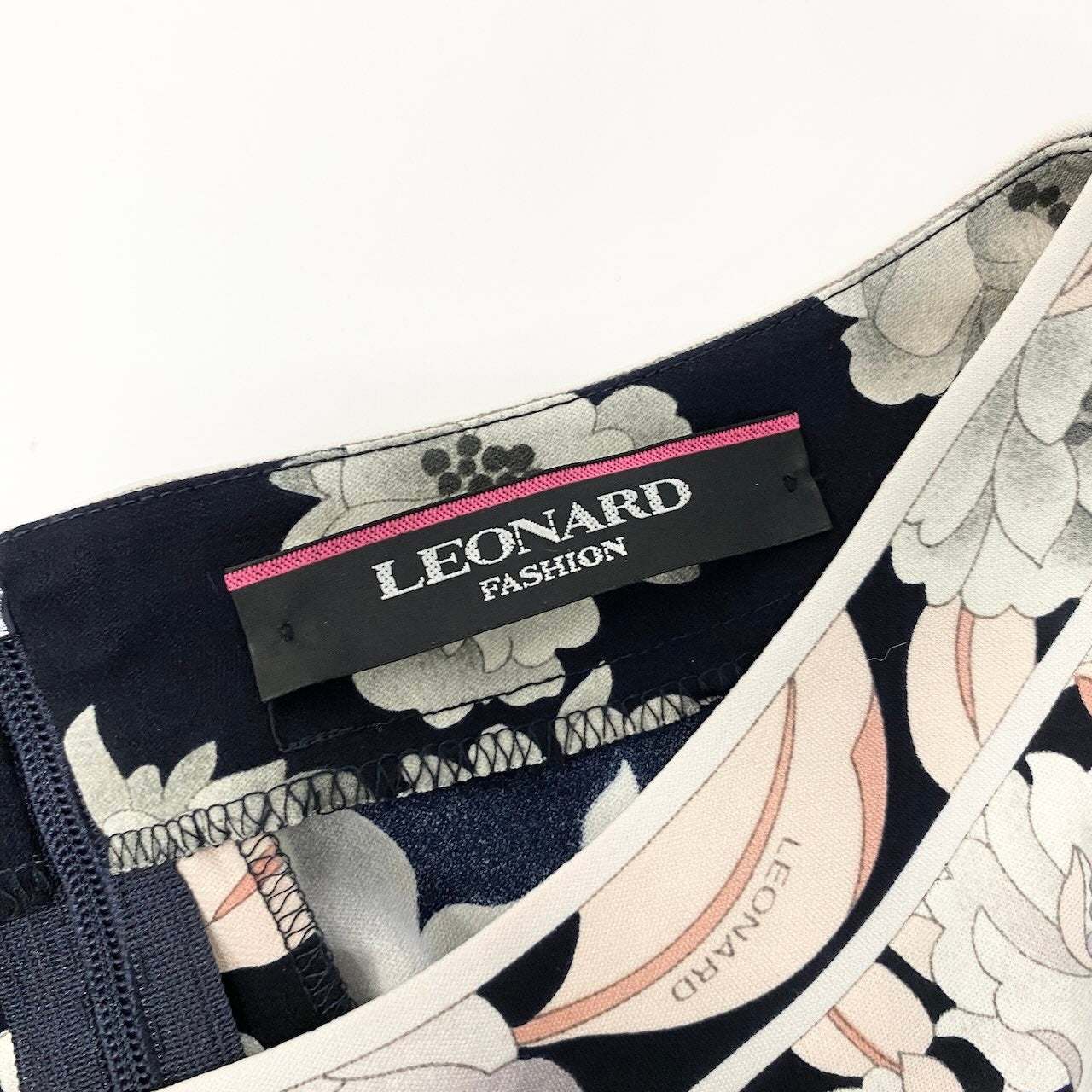 13e8 LEONARD FASHION レオナール ロングスリーブワンピース  美しい花柄プリント カンカン素材 ウエスト切替 0160223 サイズ36 ブラック レディース 女性用u02t