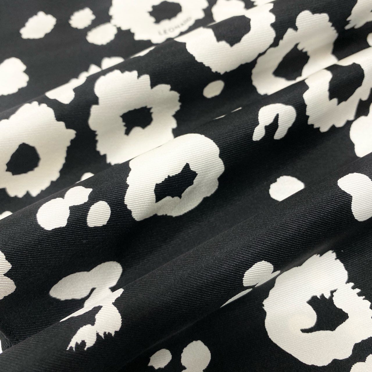 83b23 LEONARD レオナール ロングカーディガンジャケット ガウンカーディガン 美しいプリント 9ARサイズ ブラック アイボリー コットン100％ レディース 女性用u02t