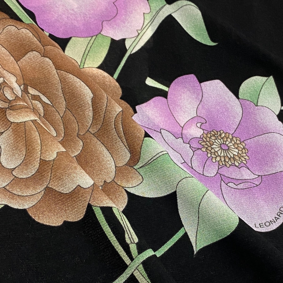 75f10 【美品】 LEONARD FASHION レオナール 七分袖 シアーカットソー 美しい花柄プリント カンカン素材 サイズL ブラック レディース 女性服u02t